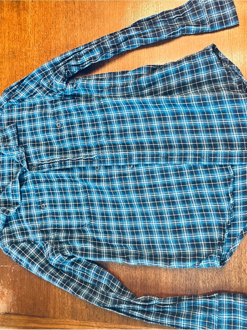 Old Navy Men's Blue Plaid Long-Sleeve Button-Up Shirt